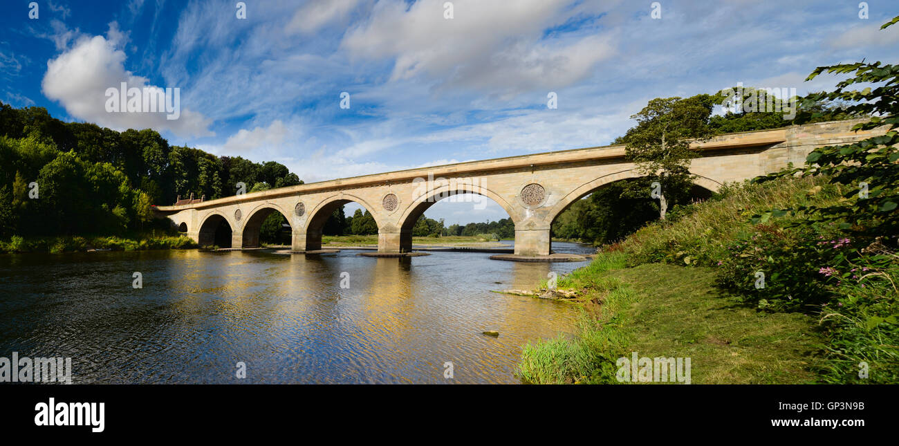 Coldstream Bridge crossing the English Scottish Border Stock Photo Alamy