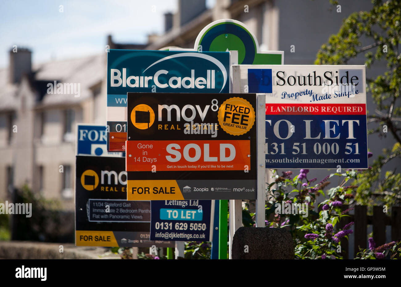 House under offer sign uk hires stock photography and images Alamy