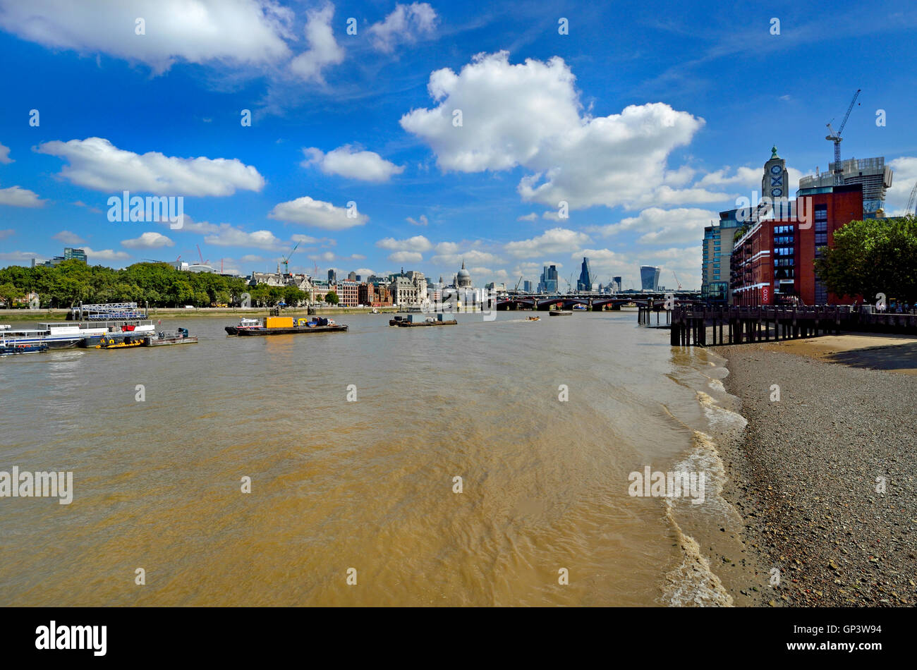 River thames low tide hi-res stock photography and images - Alamy