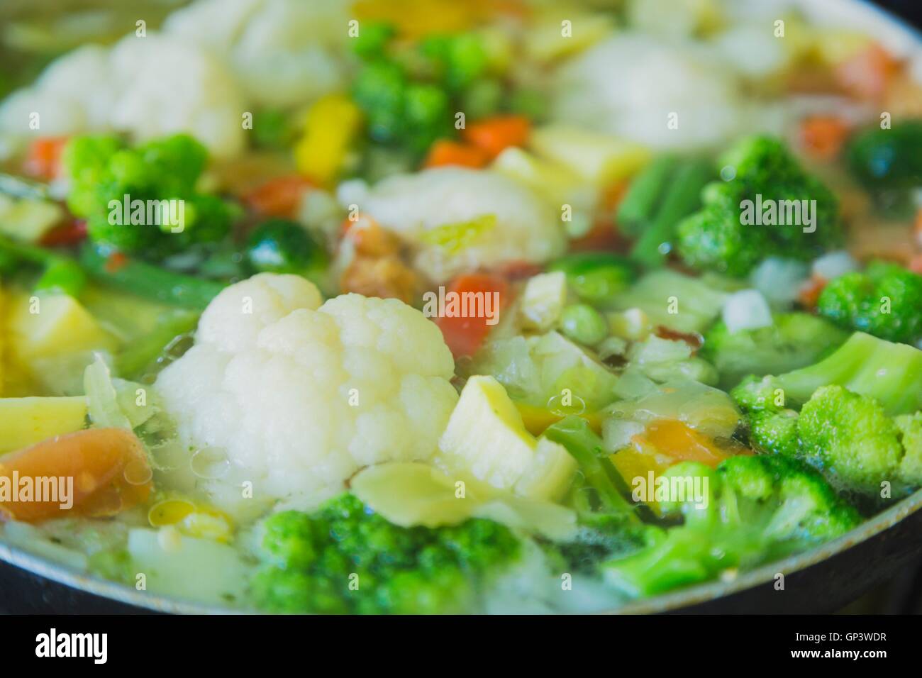 vegetable-broccoli-cauliflower-stew-GP3WDR.jpg