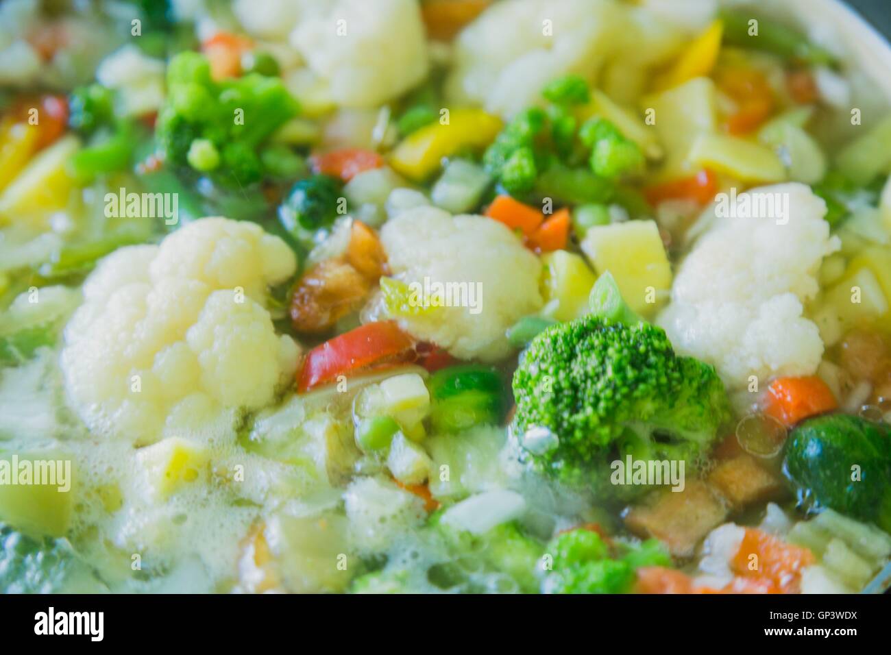 vegetable-broccoli-cauliflower-stew-GP3WDX.jpg