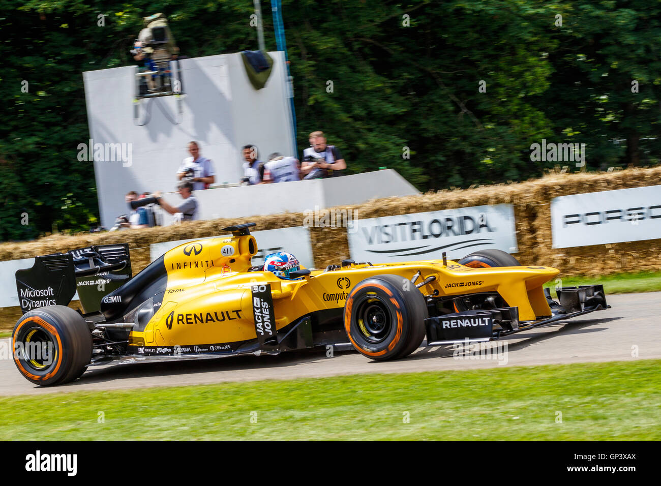 2012 Renault Sport E20 F1 with driver Jolyon Palmer at the 2016 Goodwood Festival of Speed, Sussex, UK. Stock Photo