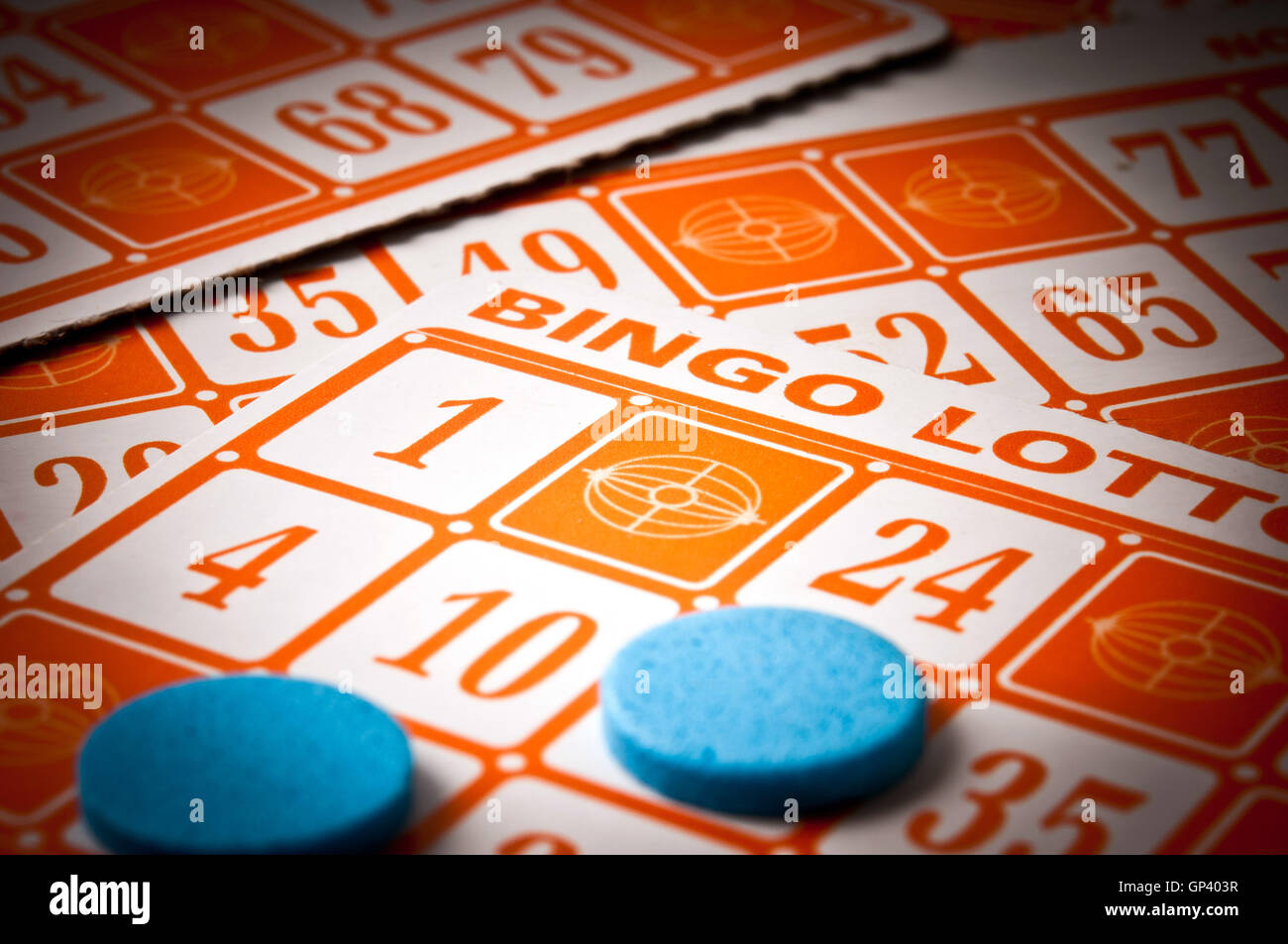 modern bingo cards and markers Stock Photo Alamy