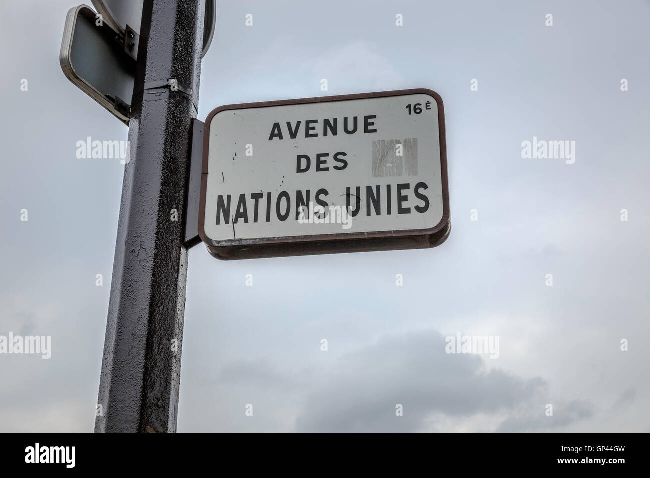 Avenue des Nations Unies street sign in Paris Stock Photo - Alamy