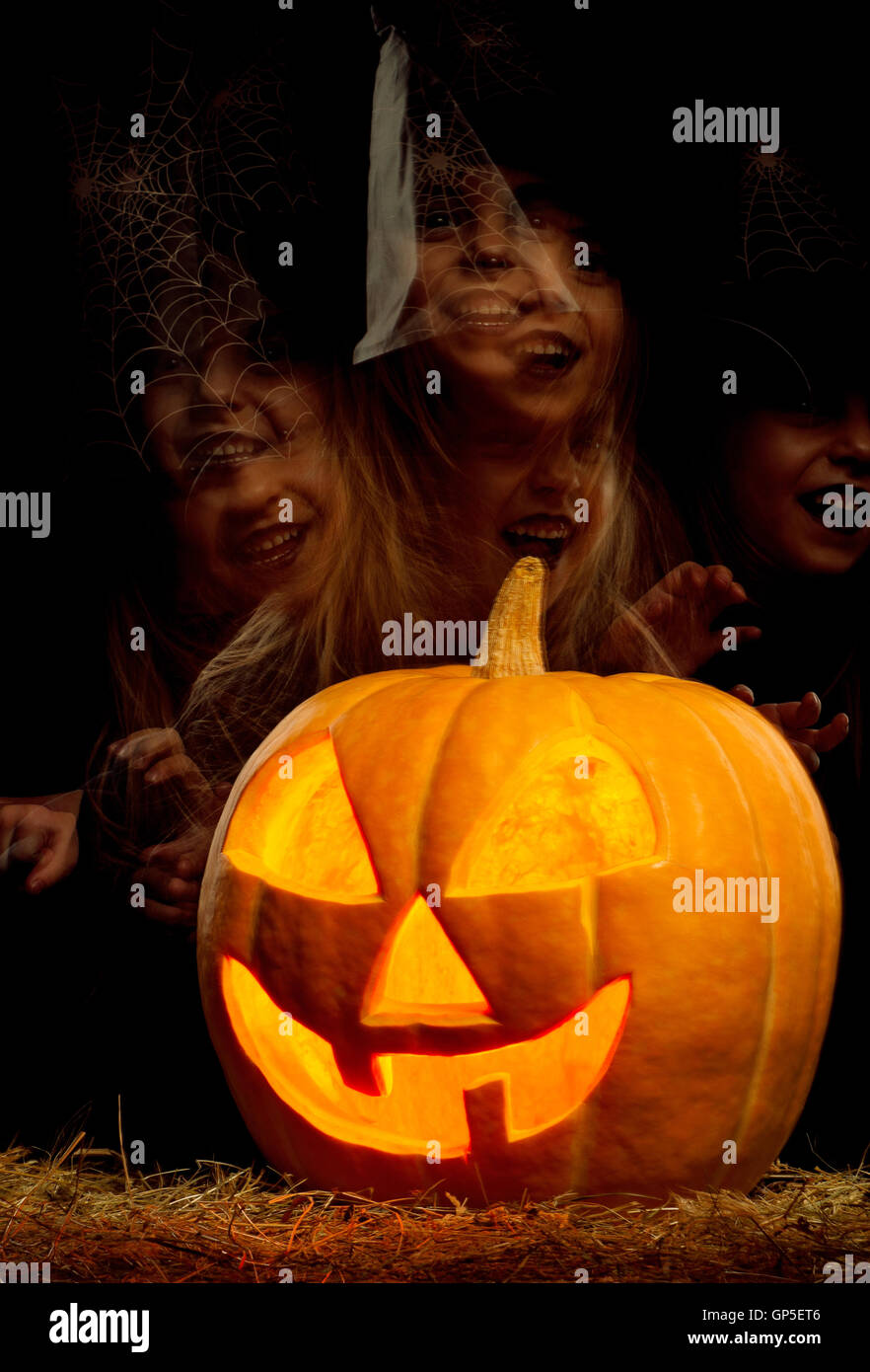 Child ghost costume halloween hi-res stock photography and images - Alamy