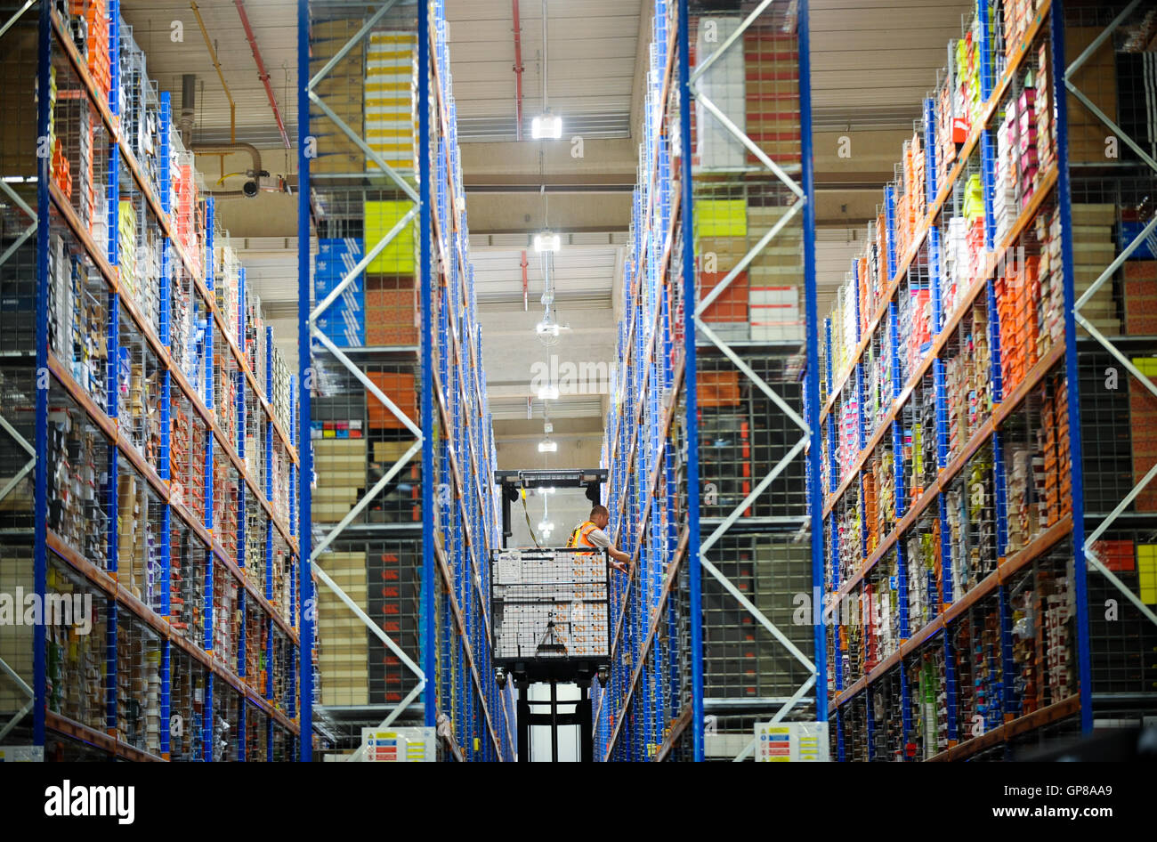 Amazon warehouse hires stock photography and images Alamy