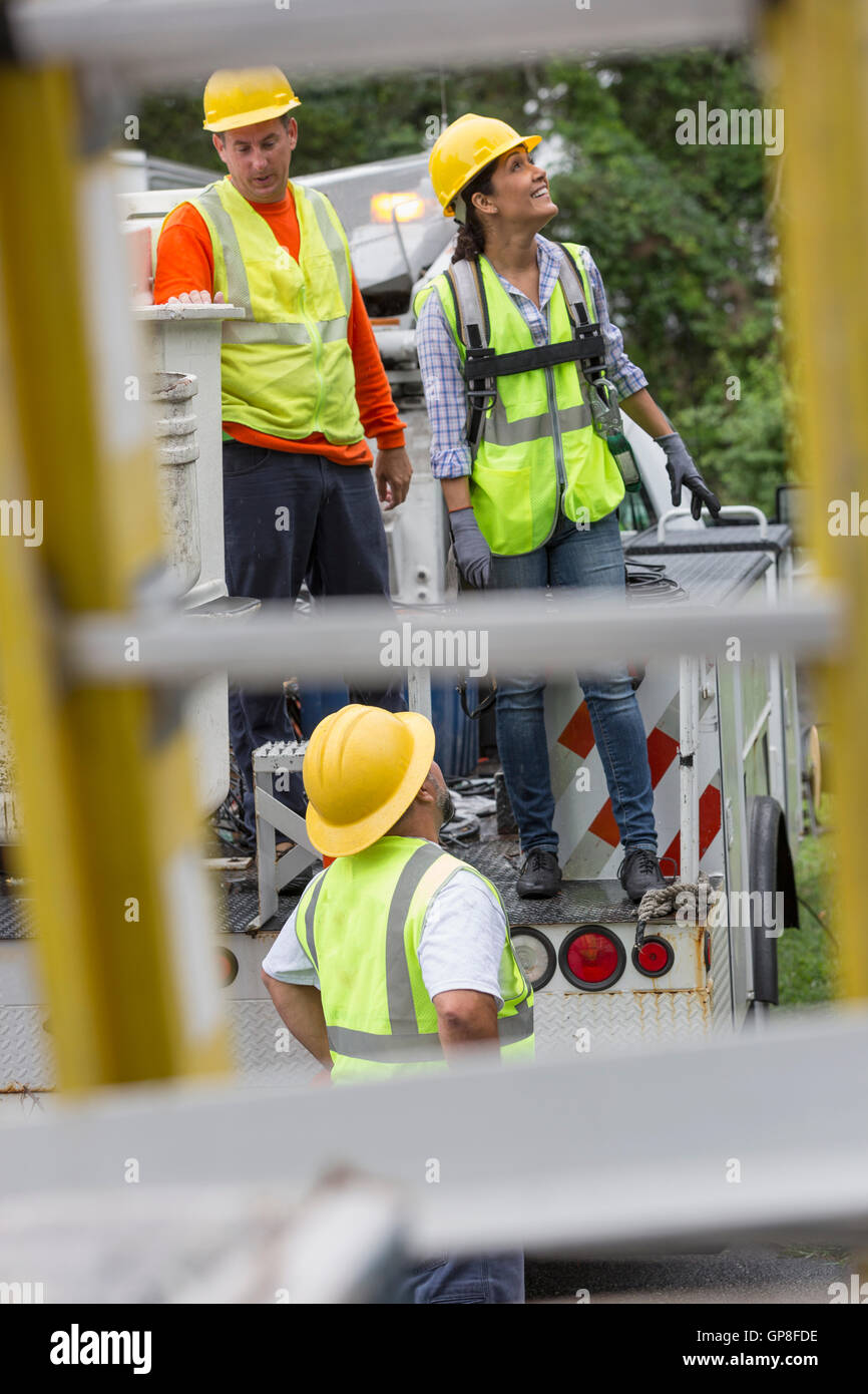 Powerline workers hires stock photography and images Alamy