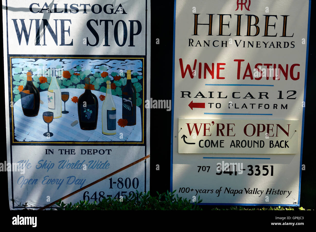 Wine shop and wine tasting sign.Calistoga,Napa Valley,California,USA Stock Photo