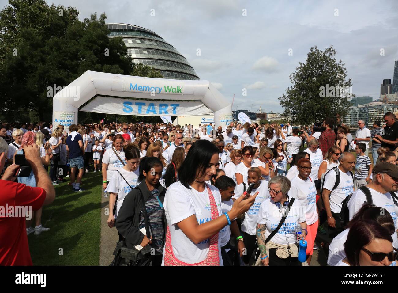 Memory Walk sees thousands of people raising money for a world without ...