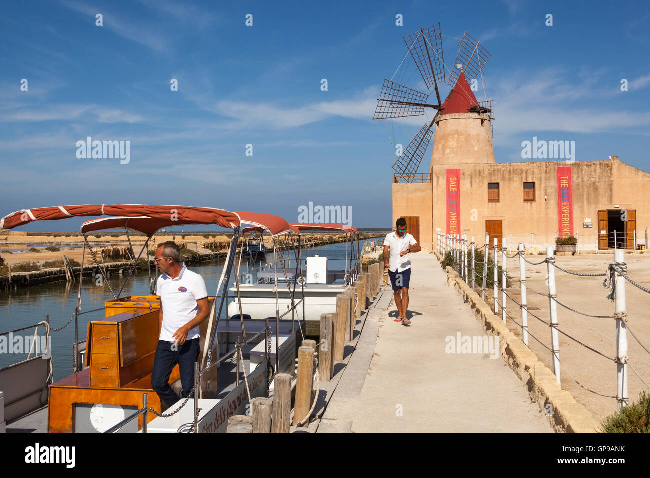 Salt Museum and boats at Stagnone salt pans, Stagnone, near Marsala and Trapani, Sicily, Italy Stock Photo