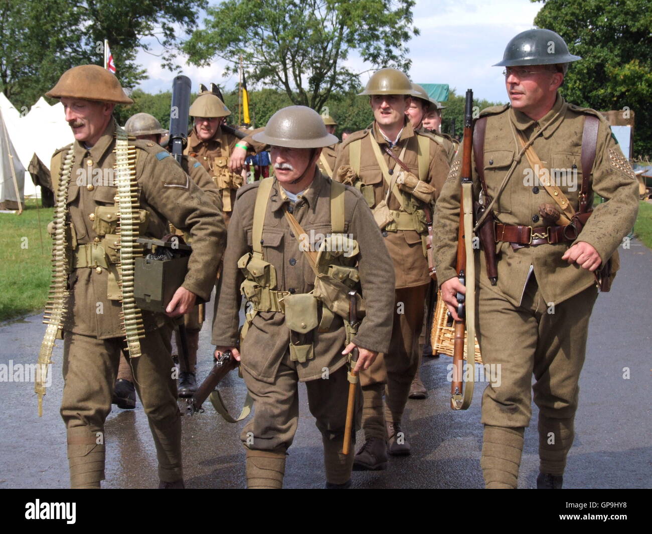 Heavily armed troops marching Stock Photo - Alamy