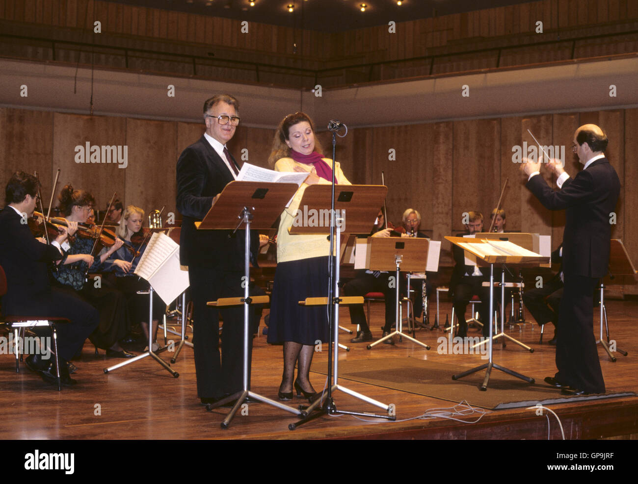 NICOLAI GEDDA and daughter repeat for concert Stock Photo