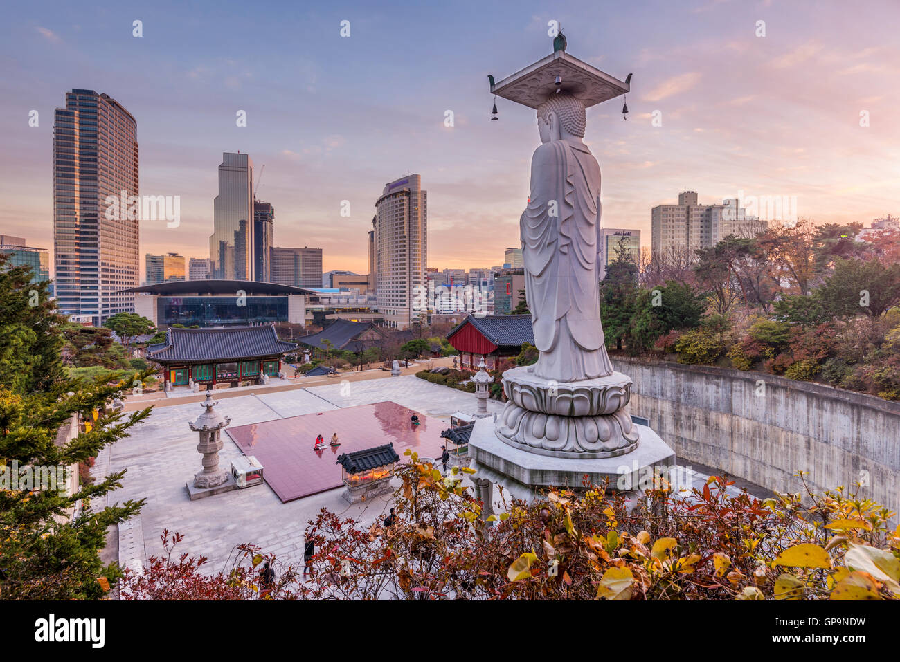 Seoul korea temple hires stock photography and images Alamy