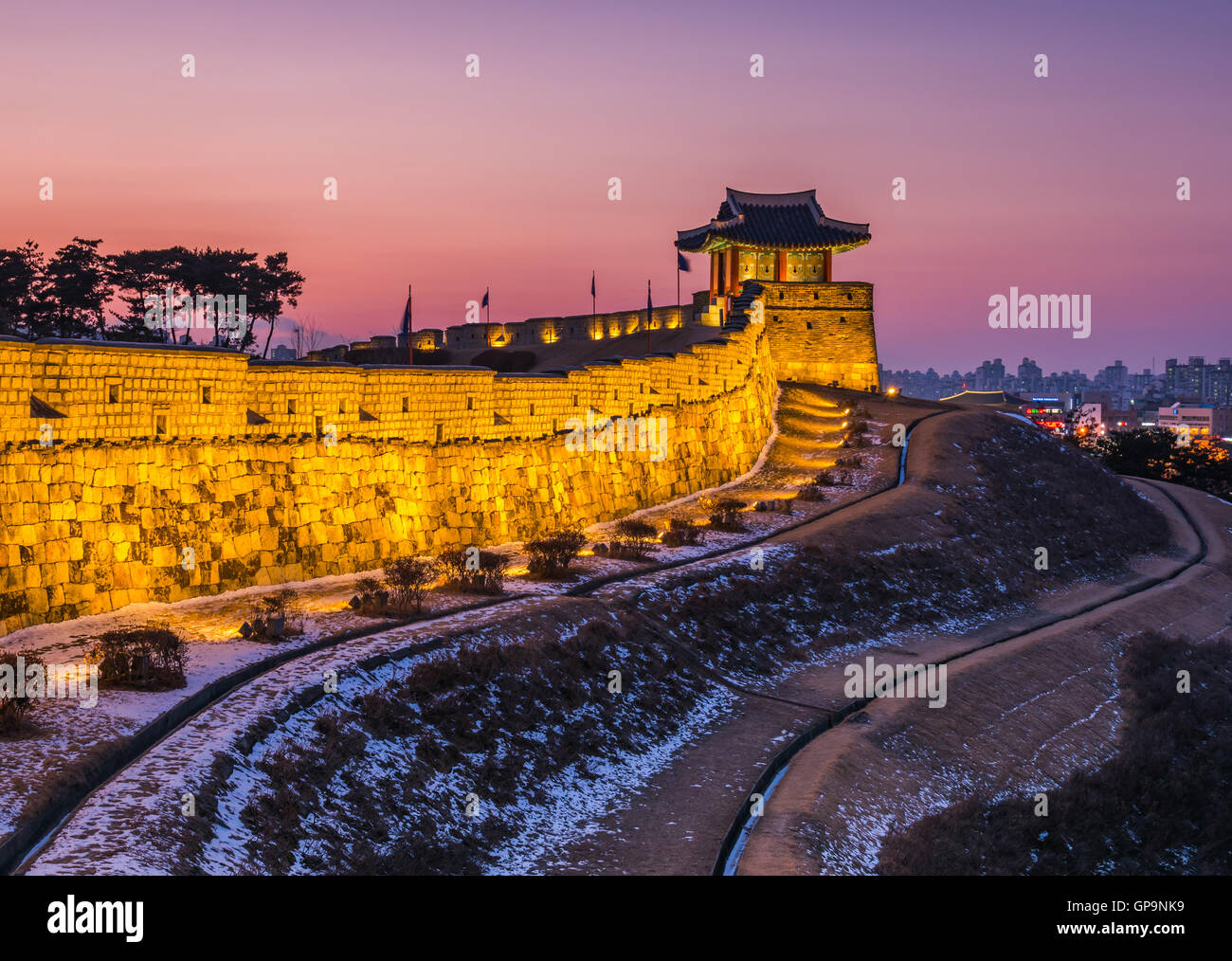 Korea,Sunset at Hwaseong Fortress in Suwon, South Korea Stock Photo - Alamy