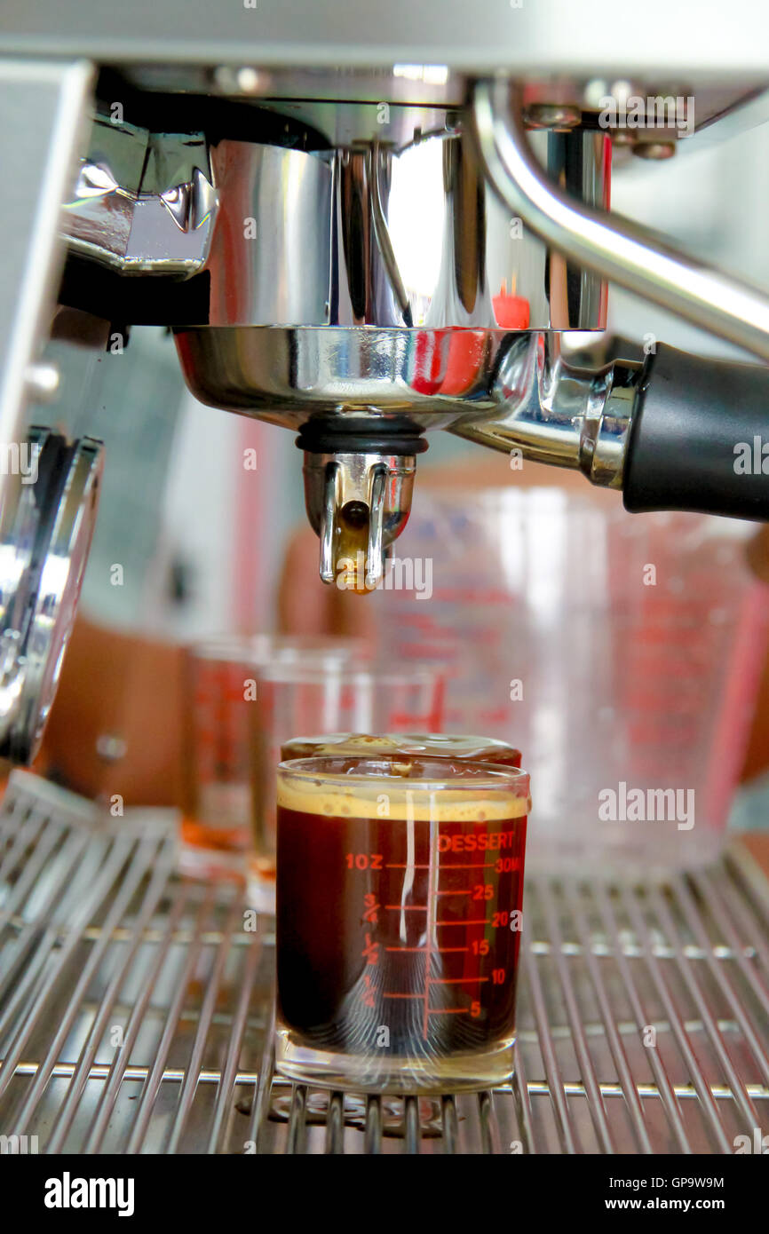 https://c8.alamy.com/comp/GP9W9M/coffee-machine-brewing-a-coffee-coffee-pouring-into-shot-glasses-GP9W9M.jpg