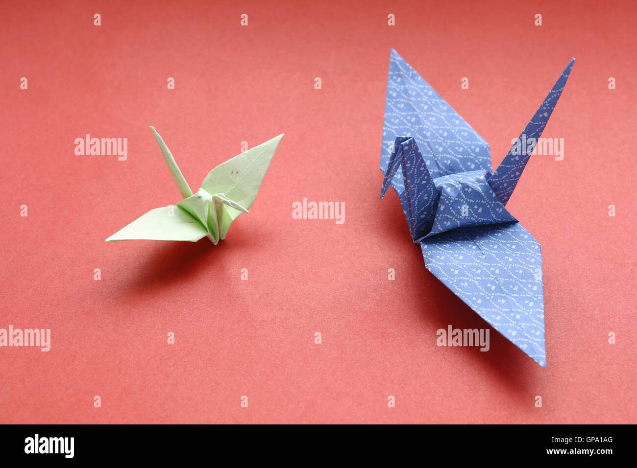 Origami swan red hi-res stock photography and images - Alamy