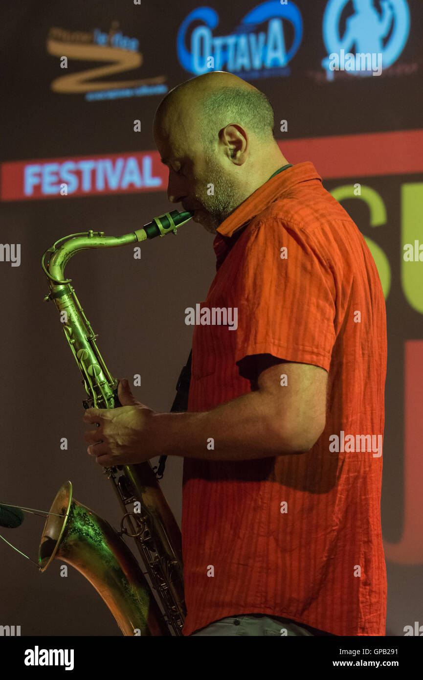 Tenor sax hi-res stock photography and images - Page 2 - Alamy