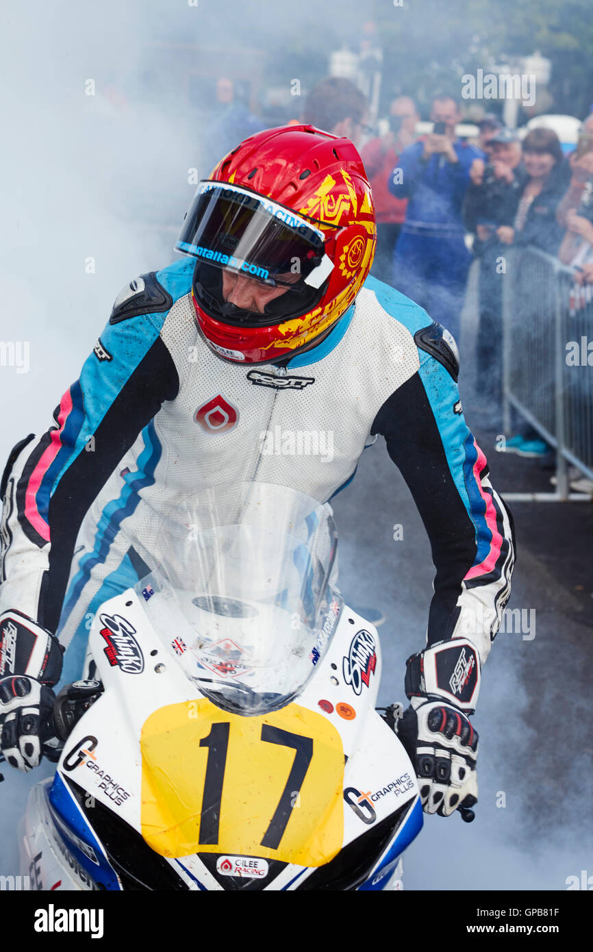 Joe Akroyd coming in third at Senior Manx Grand Prix 2016 Stock Photo ...