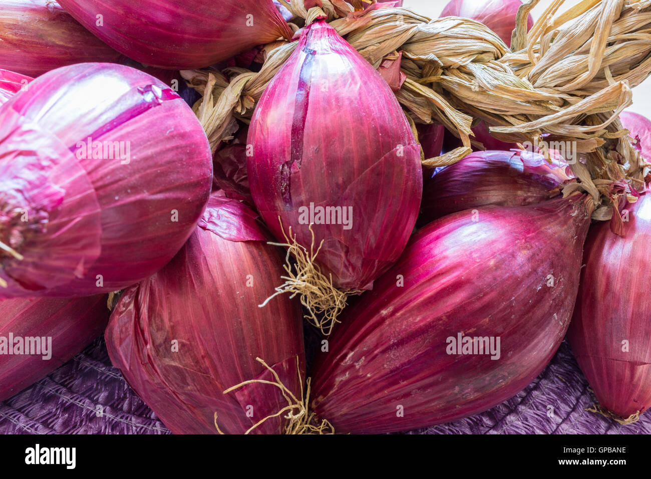 The sweet red onion of tropea hi-res stock photography and images - Alamy