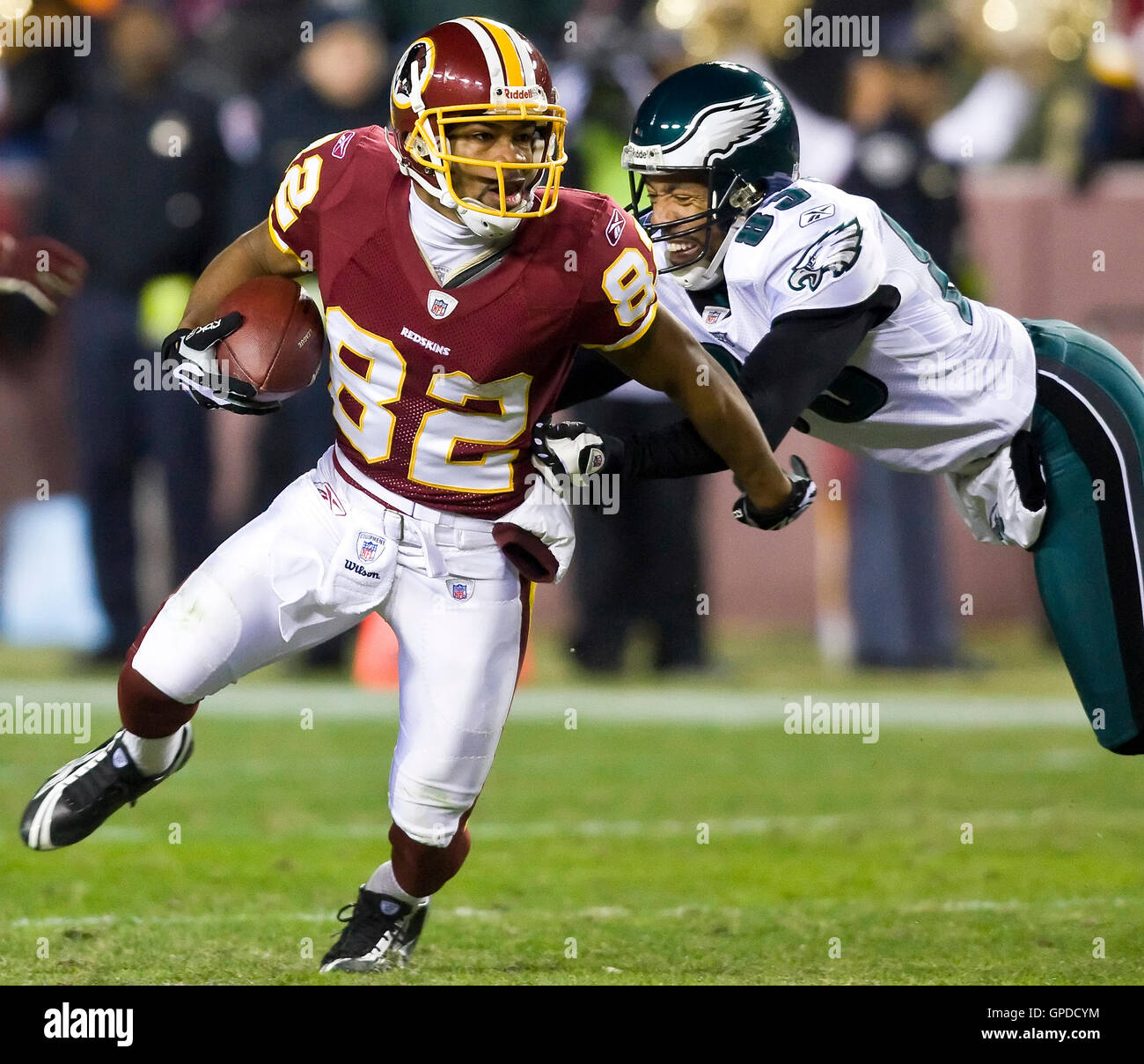 Washington Redskins wide receiver Antwaan Randle El (82) sheds a tackle attempt by Philadelphia Eagles wide receiver Greg Lewis (83) on a punt return.  The Washington Redskins defeated the Philadelphia Eagles 10-3 in an NFL football game held at Fedex Fie Stock Photo