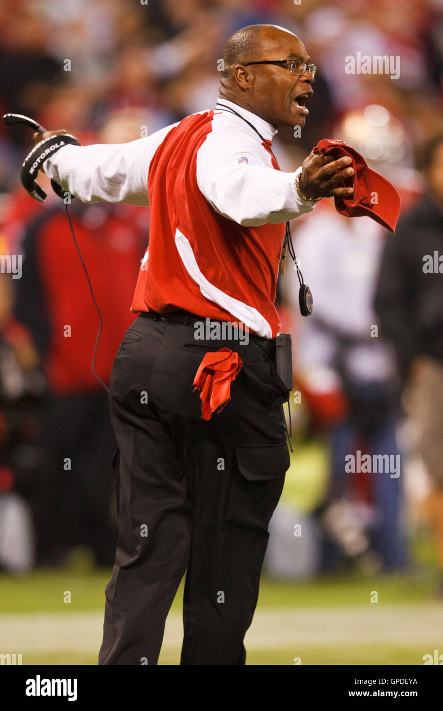 September 20, 2010; San Francisco, CA, USA;  San Francisco 49ers head coach Mike Singletary argues a call during the fourth quarter against the New Orleans Saints at Candlestick Park. New Orleans defeated San Francisco 25-22. Stock Photo