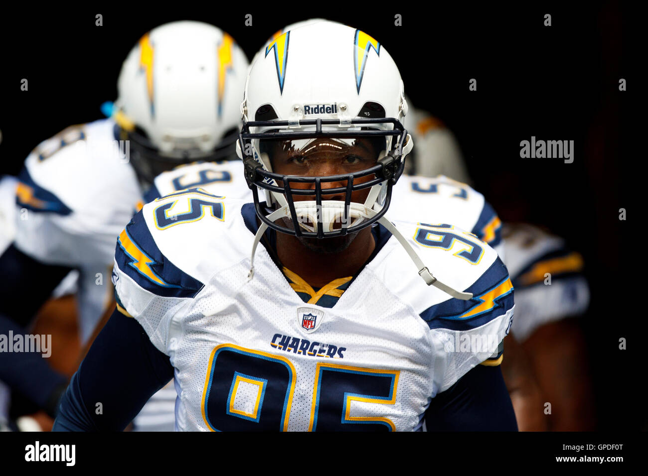 Linebacker shaun phillips hires stock photography and images Alamy