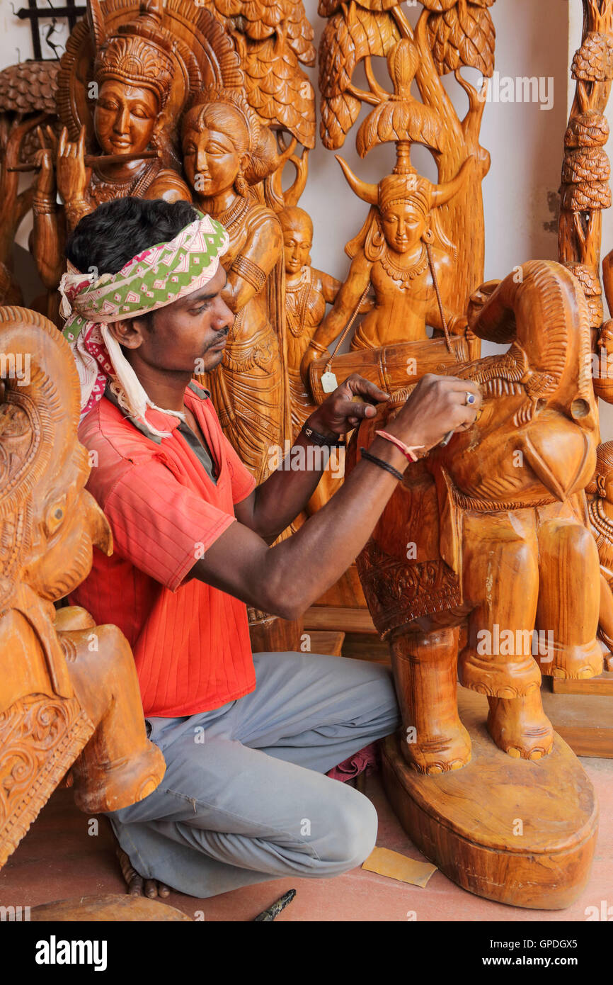 Man wood carving, bastar, chhattisgarh, india, asia - hma 197070 Stock Photo