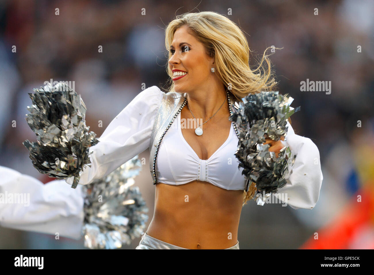 Cheerleaders on the Football Playground Editorial Stock Photo - Image of  competition, fitness: 129080908