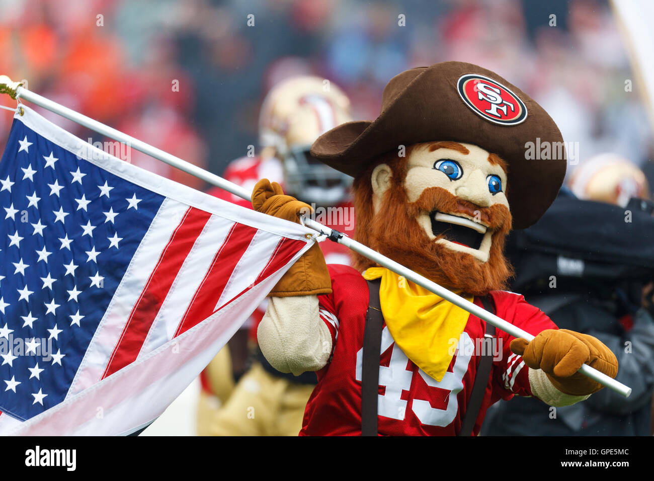 Photo: 49ers mascot Sourdough Sam waves the American flag for 9/11 in San  Francisco - SXP2011091101 