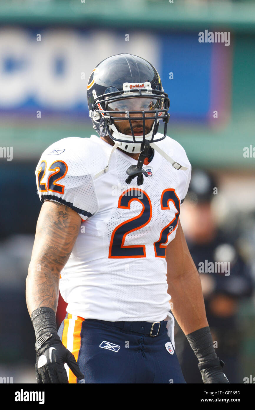 Nov 27, 2011; Oakland, CA, USA; Chicago Bears running back Matt Forte ...