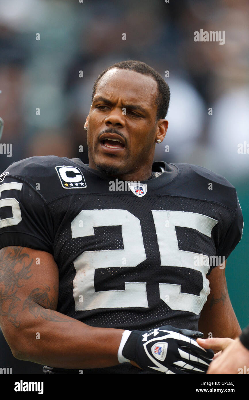 Dec 18, 2011; Oakland, CA, USA; Oakland Raiders running back Rock  Cartwright (25) warms up before the game against the Detroit Lions at O.co  Coliseum. Detroit defeated Oakland 28-27 Stock Photo - Alamy