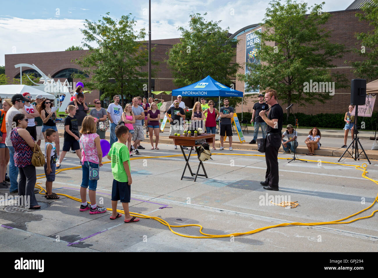 Fort Wayne, Indiana The "Busker Pitch" at the Fort Wayne Taste of the