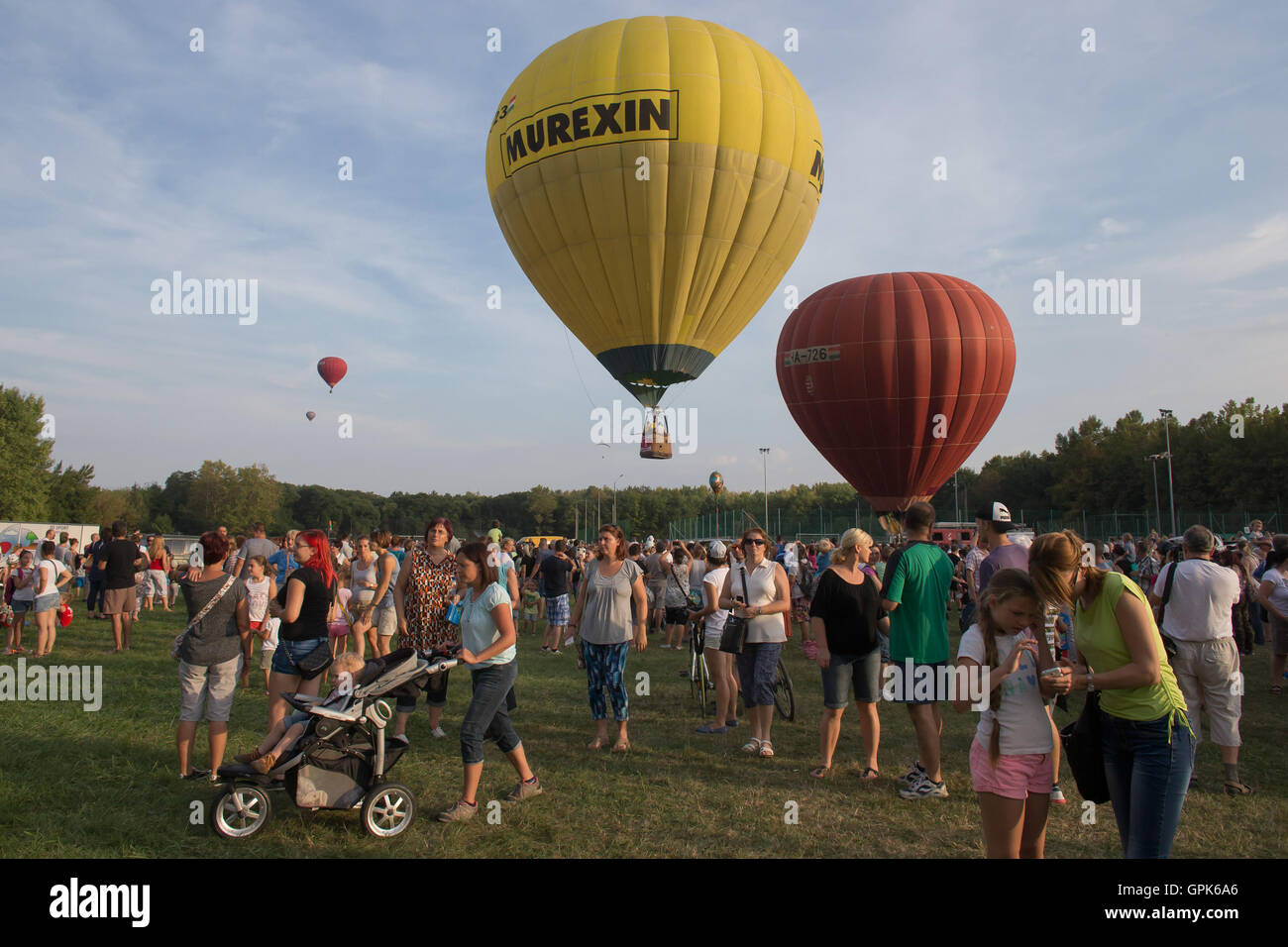 Agard, Hungary. 3rd Sep, 2016. People visit the 22nd Lake Velence International Hot Air Balloon Carnival in Agard, Fejer, Hungary, Sept. 3, 2016. © Attila Volgy/Xinhua/Alamy Live News Stock Photo