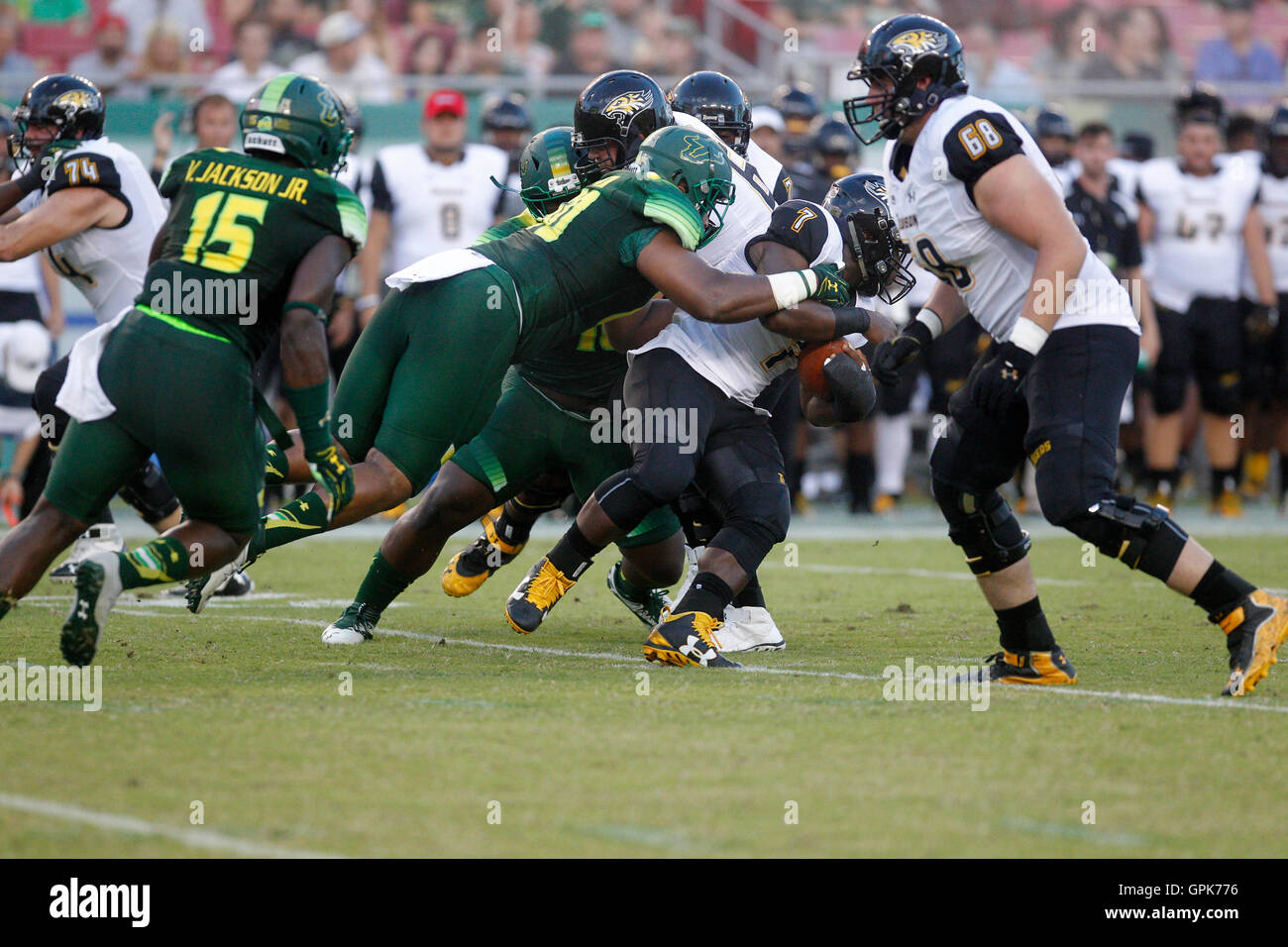 City, Florida, USA. 3rd Sep, 2016. OCTAVIO JONES | Times .Towson Tigers running back Darius Victor (7) runs the ball for a first down while getting tackled but the South Florida Bulls defense in the first quarter at Raymond James in Tampa on Saturday, September 3, 2016. © Octavio Jones/Tampa Bay Times/ZUMA Wire/Alamy Live News Stock Photo