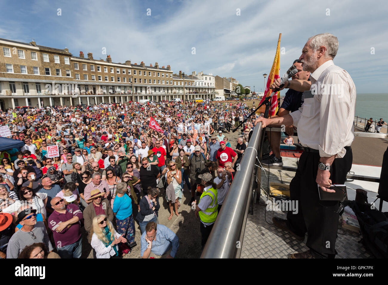 ramsgate-kent-uk-3rd-sept-2016-jeremy-corbyn-speaks-to-large-crowds-GPK7PX.jpg