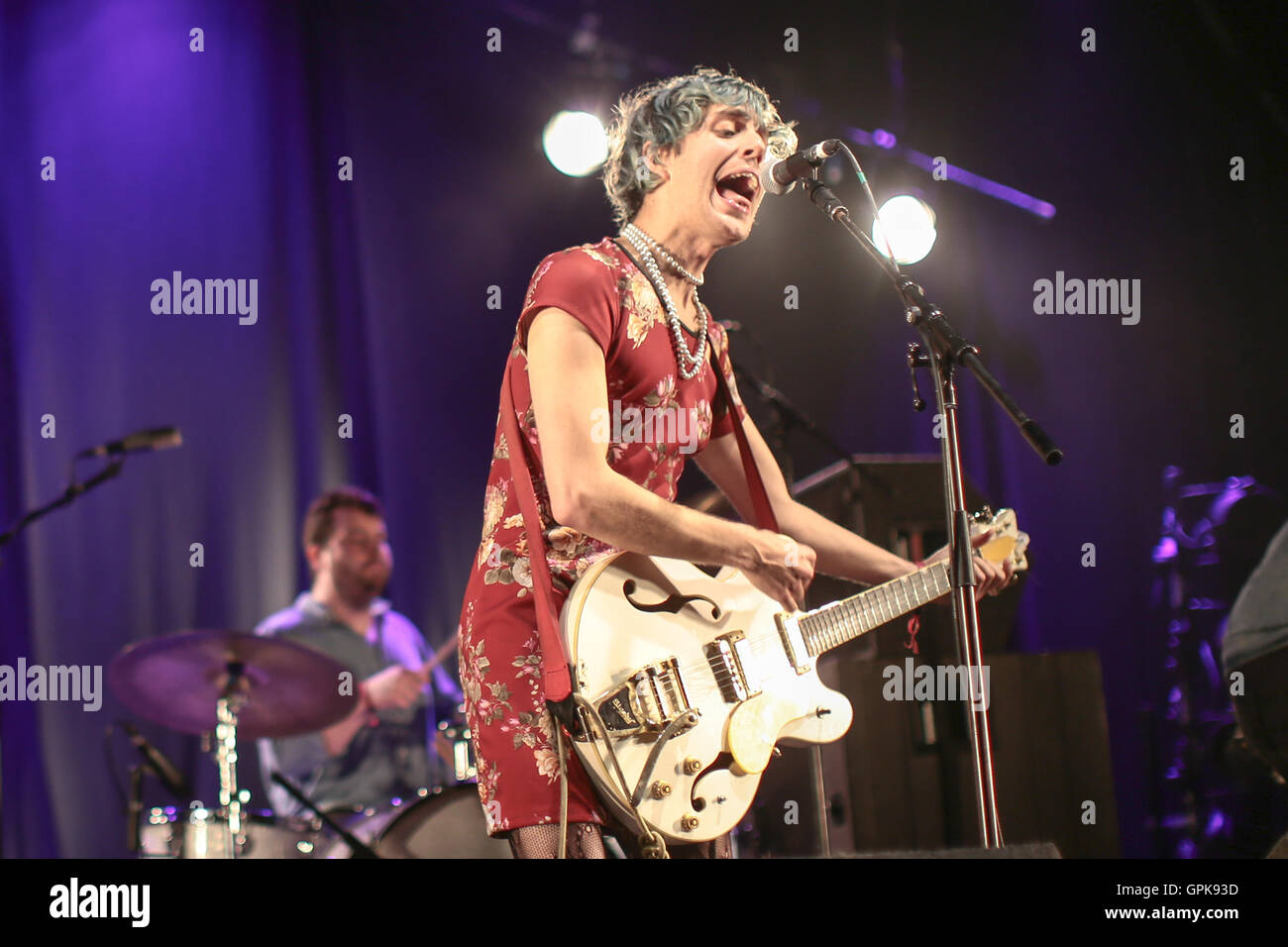 Larmer Tree Gardens, Dorset, UK. 3rd September, 2016. Ezra Furman and the Boyfriends performing on the Garden Stage on day 3 of the 2016 End of the Road Festival in Larmer Tree Gardens in Dorset. Picture date: Saturday September 3, 2016. Photo credit: Roger Garfield/Alamy Live News Stock Photo