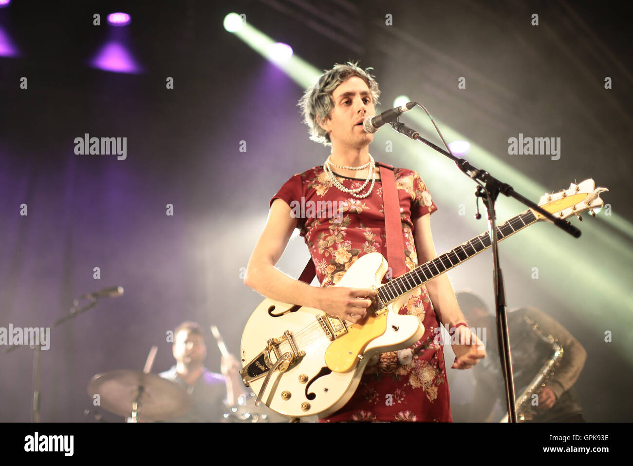 Larmer Tree Gardens, Dorset, UK. 3rd September, 2016. Ezra Furman and the Boyfriends performing on the Garden Stage on day 3 of the 2016 End of the Road Festival in Larmer Tree Gardens in Dorset. Picture date: Saturday September 3, 2016. Photo credit: Roger Garfield/Alamy Live News Stock Photo