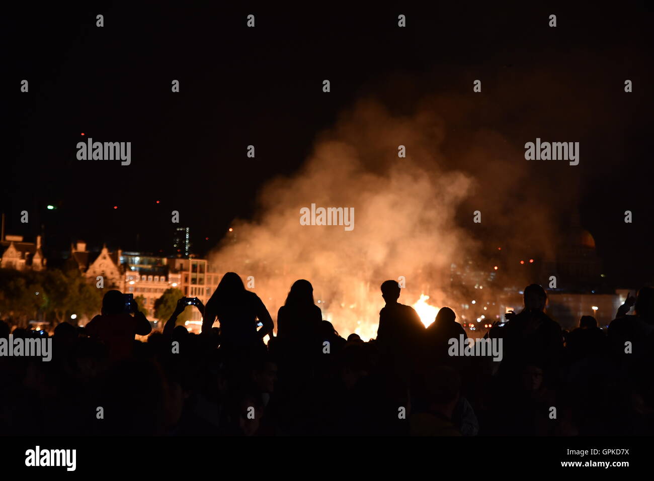 London, UK. 4th September, 2016. Fire of London 350th anniversary.  fire on the Thames Credit:  Stefano Padoan/Alamy Live News Stock Photo