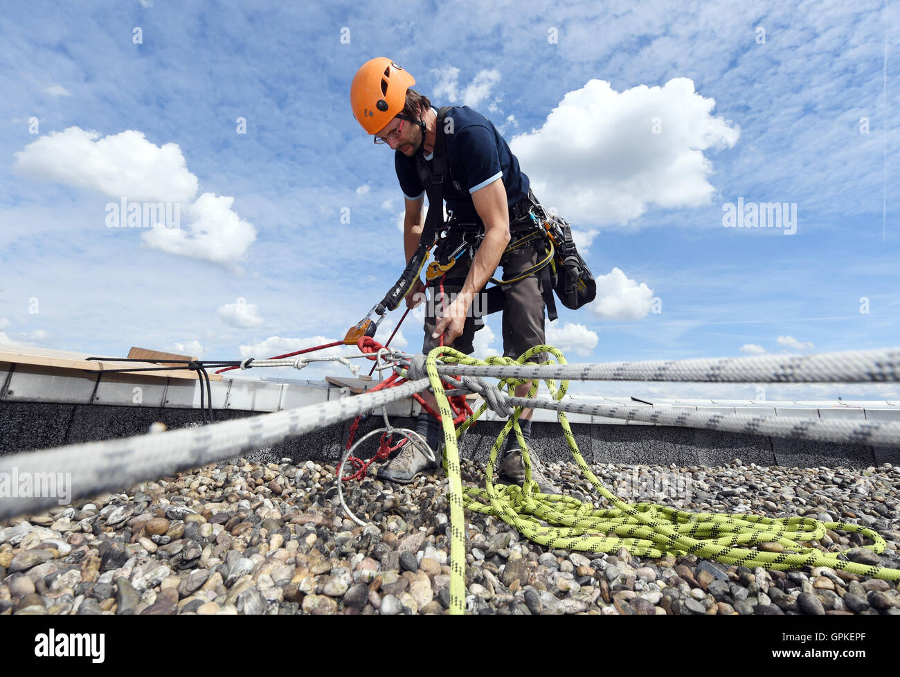 Karlsruhe, Germany. 11th Aug, 2016. Industrial climber Juergen Heinz-Pommer working on the facade of a skyscraper in Karlsruhe, Germany, 11 August 2016. PHOTO: ULI DECK/dpa/Alamy Live News Stock Photo
