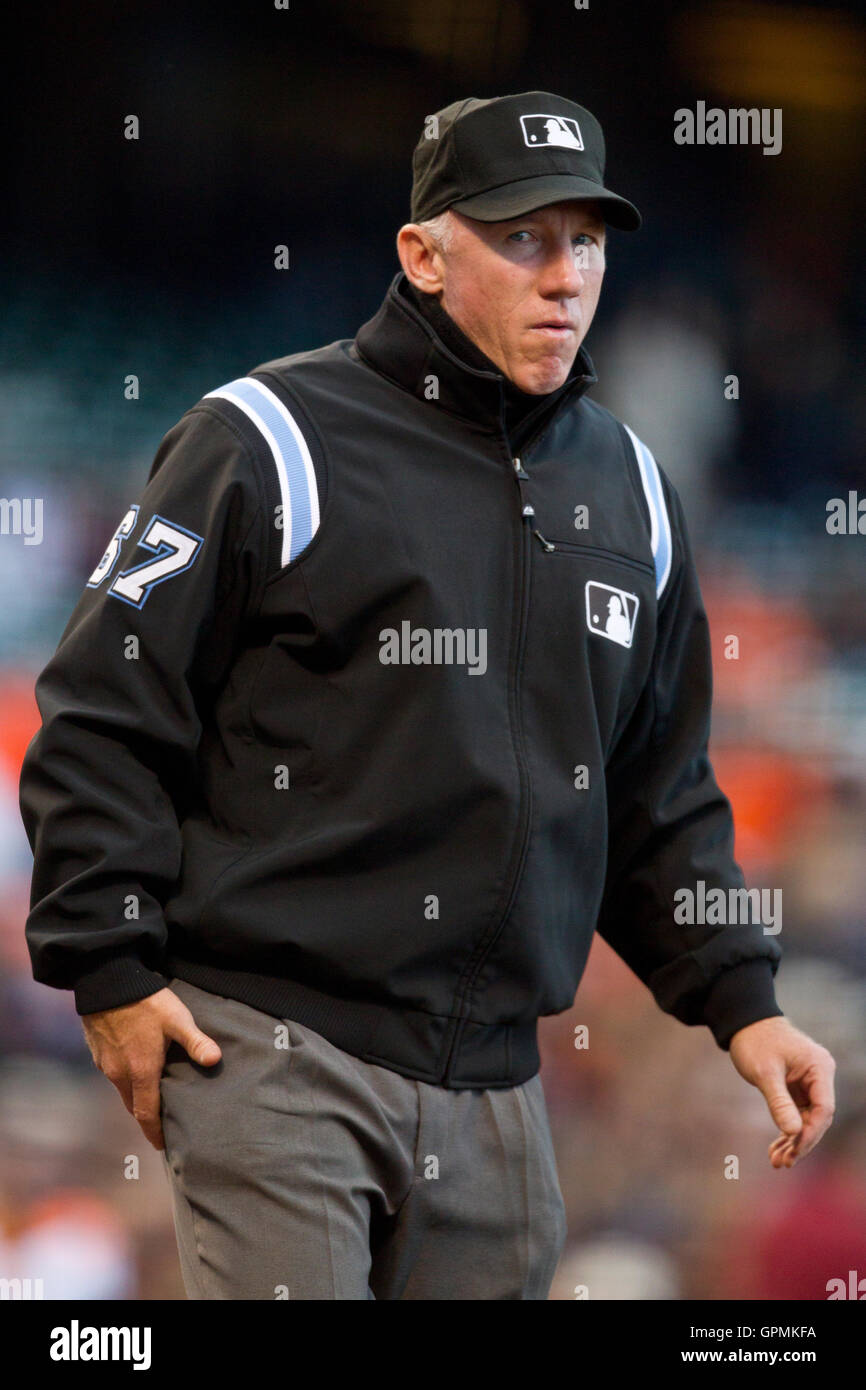 Baseball hotsell umpire jacket