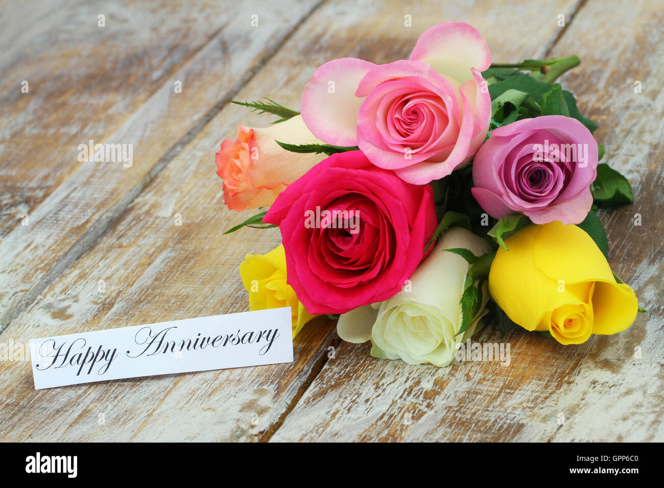 Happy Birthday Card with Bouquet of Red Roses, Close Up Stock Photo - Alamy