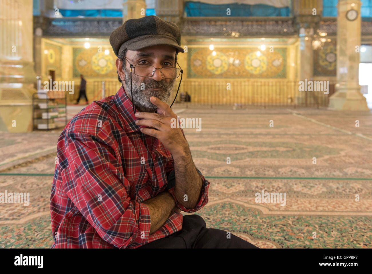 Qom, Emam Hasan Askari (Imam Hassan) Mosque, Man Meditating Stock Photo