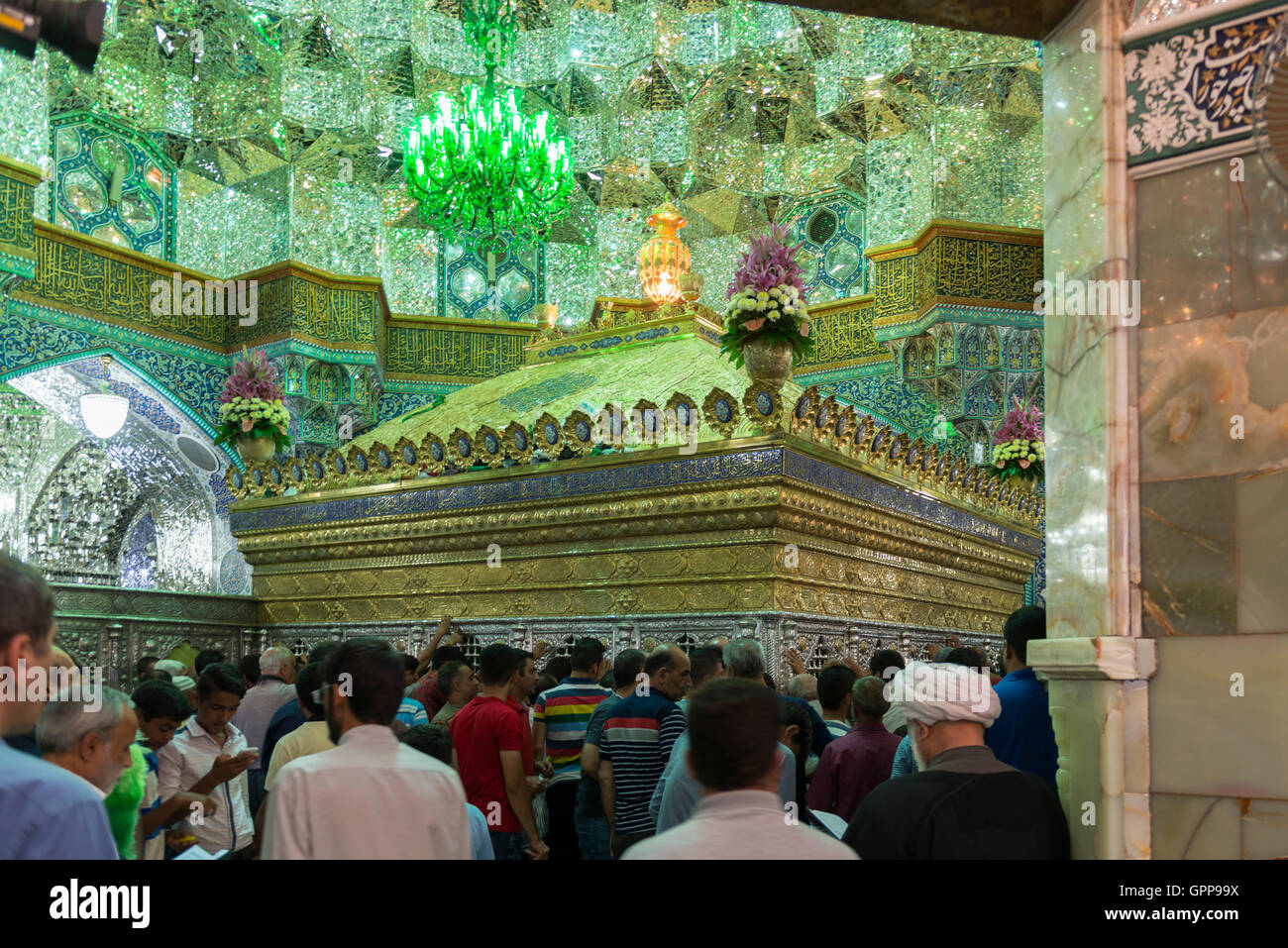 Qom, Pilgrims At Fatima Masumeh Shrine (Fātimah al-Ma‘sūmah, Sister Of ‘Alī al-Riđā) Stock Photo