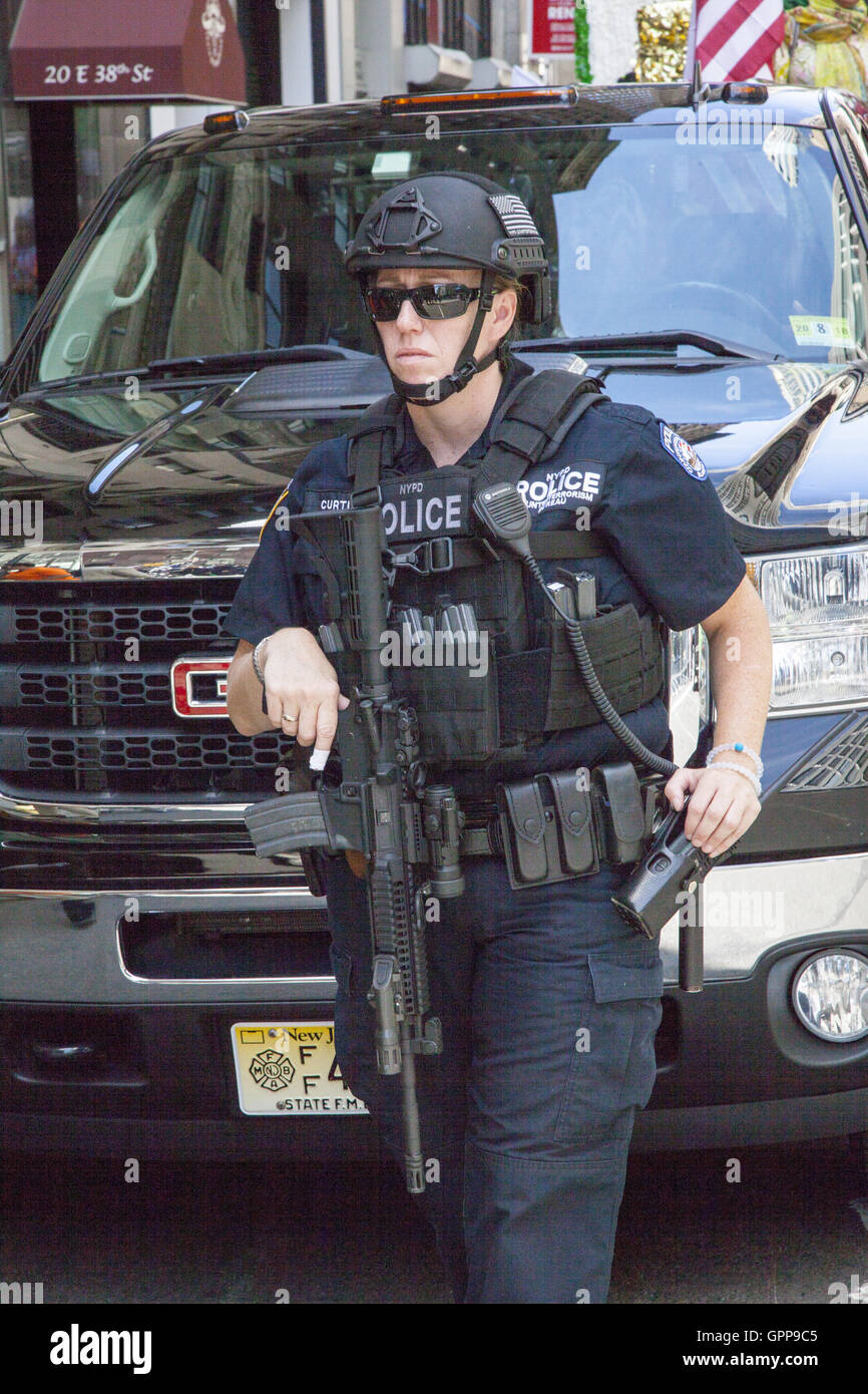 Female cop nypd hi-res stock photography and images - Alamy