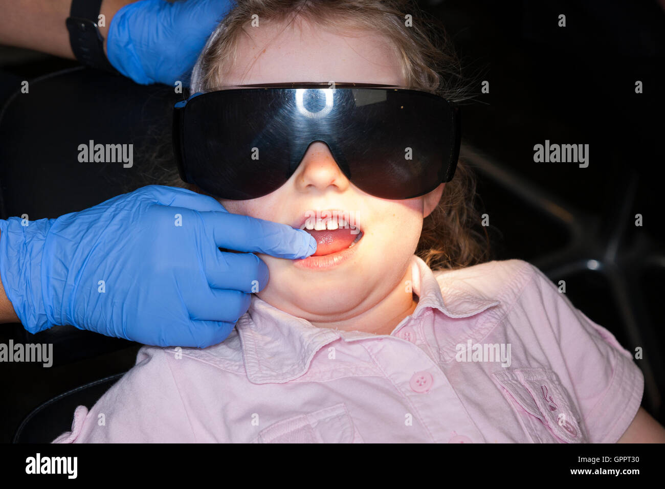 4 year old at dentist hires stock photography and images Alamy