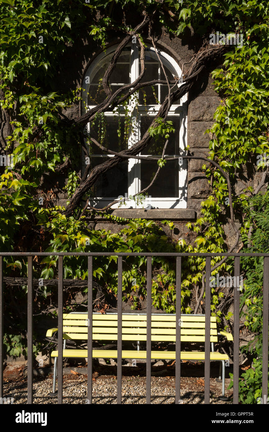 Round Bench Stock Photos Round Bench Stock Images Alamy