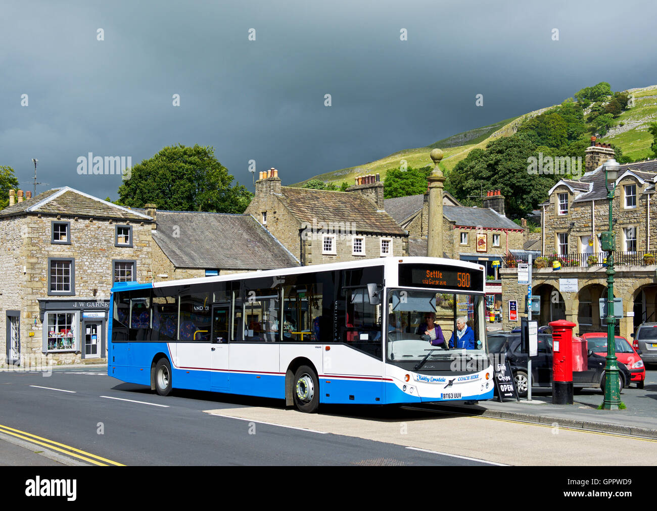 Bus in the market square, Settle, North Yorkshire, England UK Stock Photo