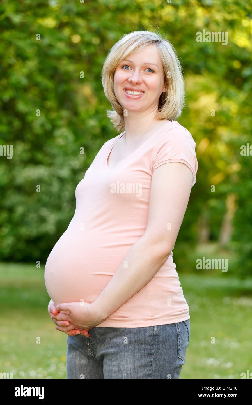 Pregnant woman in the park Stock Photo - Alamy