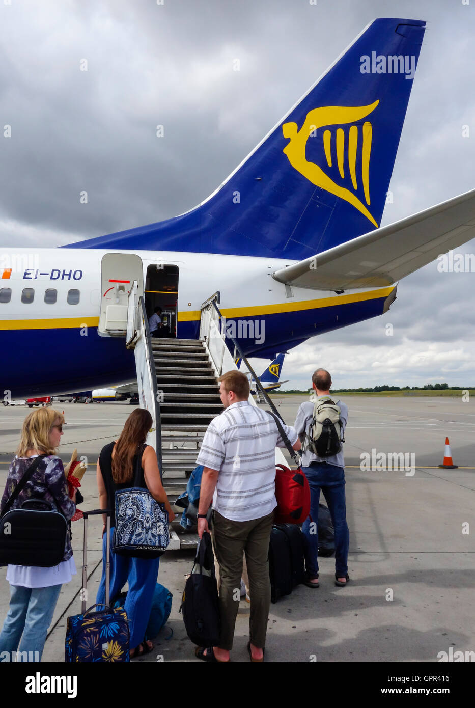 Boarding a Ryanair aircraft Stock Photo