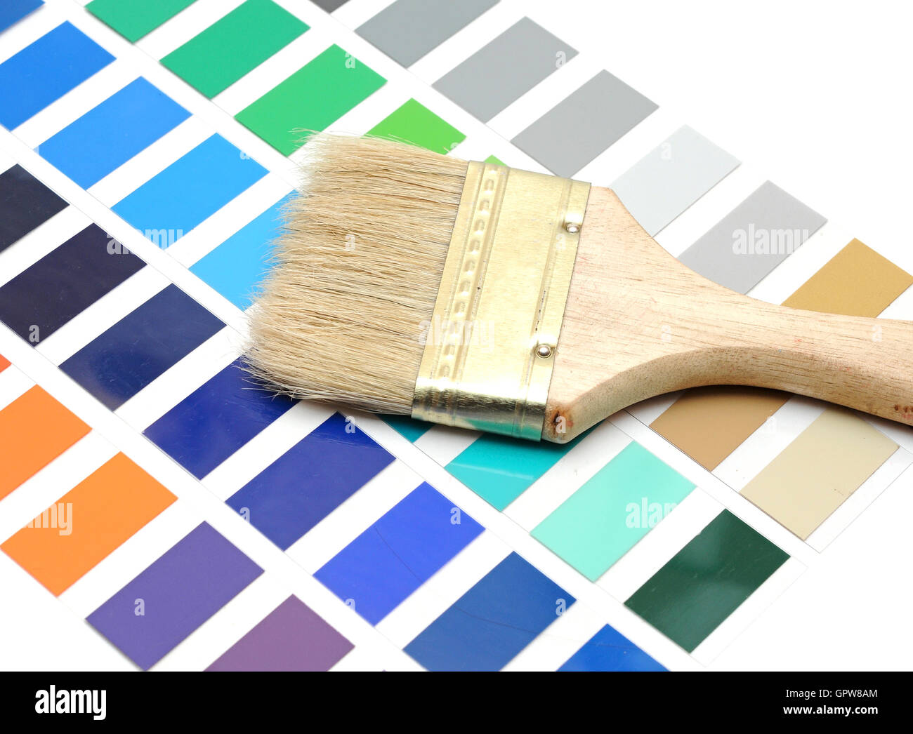 Brush with wood handle on color palette Stock Photo - Alamy